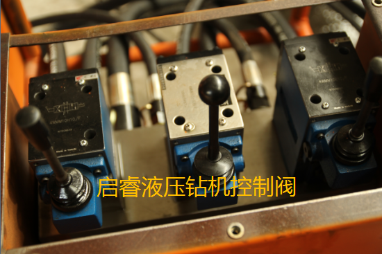 架柱式液壓回轉(zhuǎn)鉆機(jī)：聽著復(fù)雜，用著簡(jiǎn)單